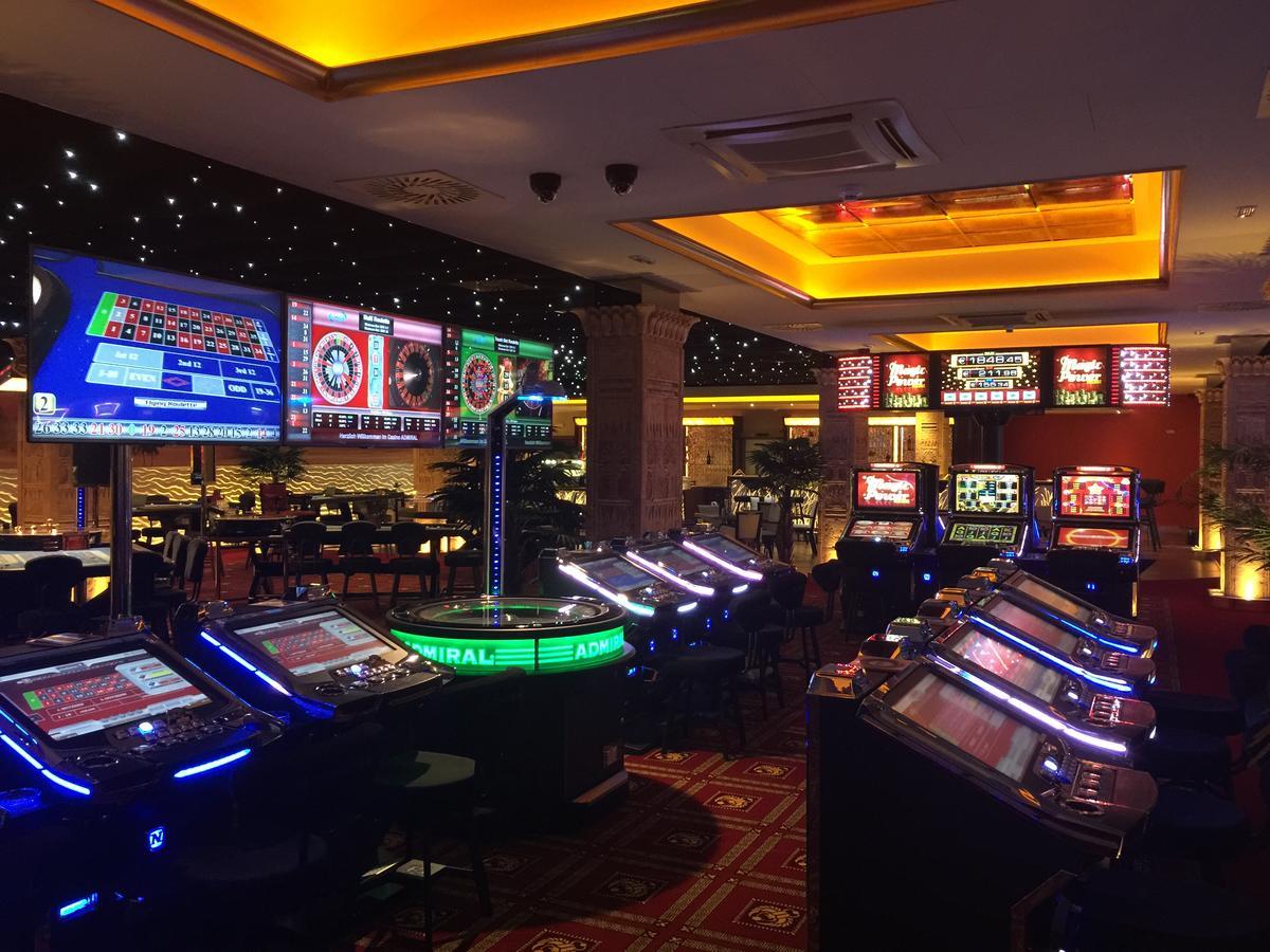 Casino & Hotel Admiral Strazny Buitenkant foto